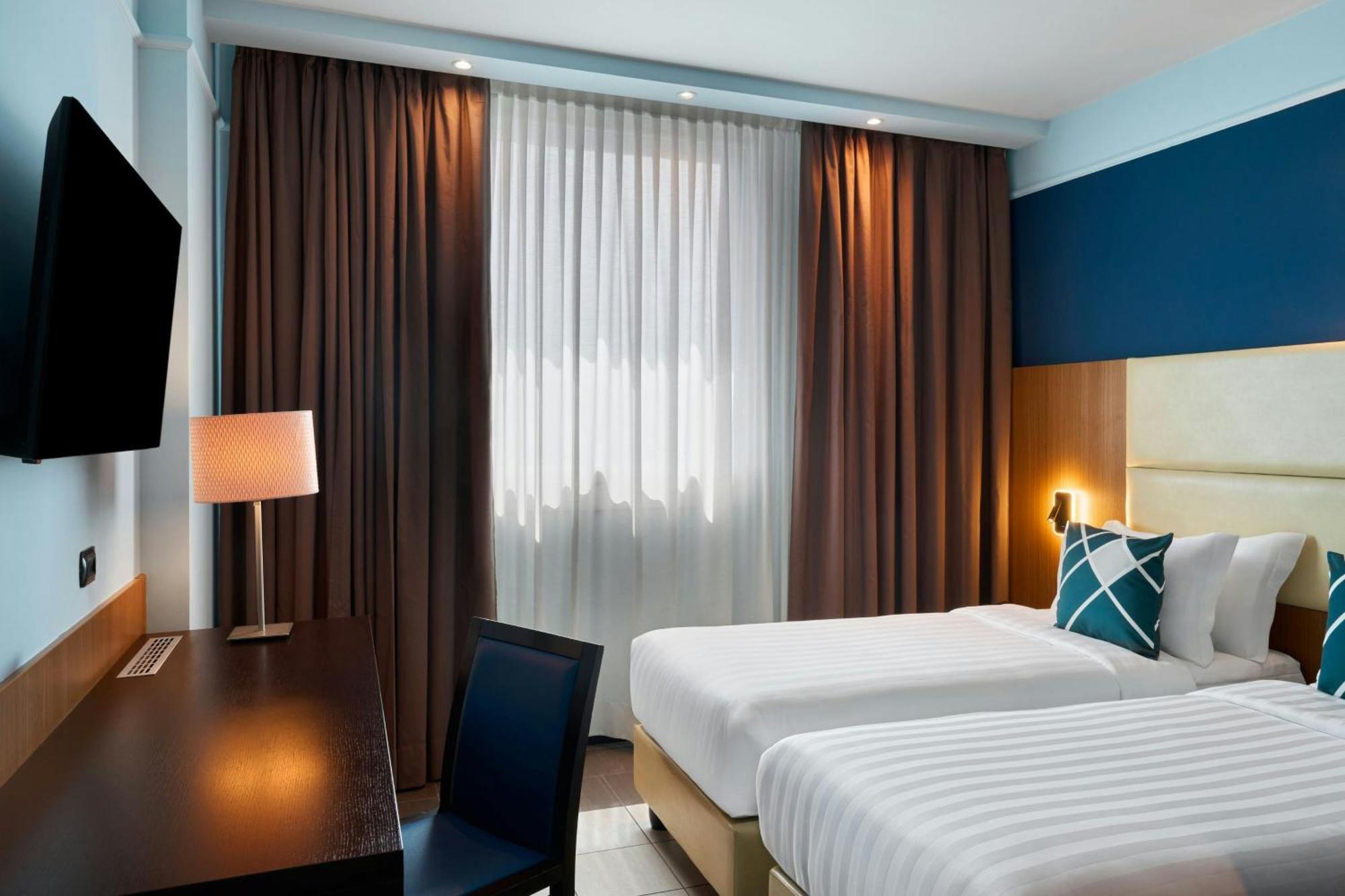 Standard Twin Room Two Single Beds City View
