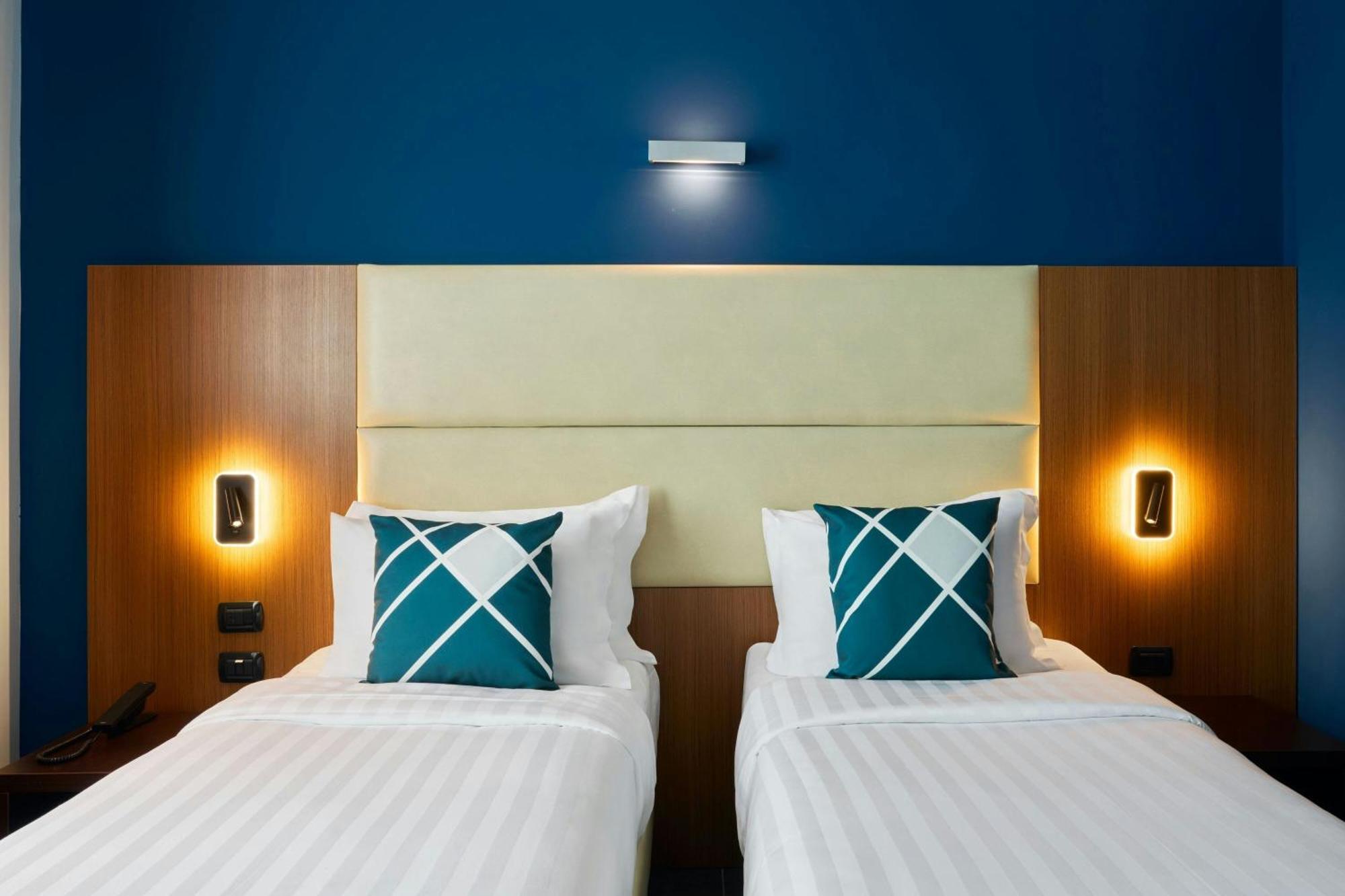 Standard Twin Room Two Single Beds City View