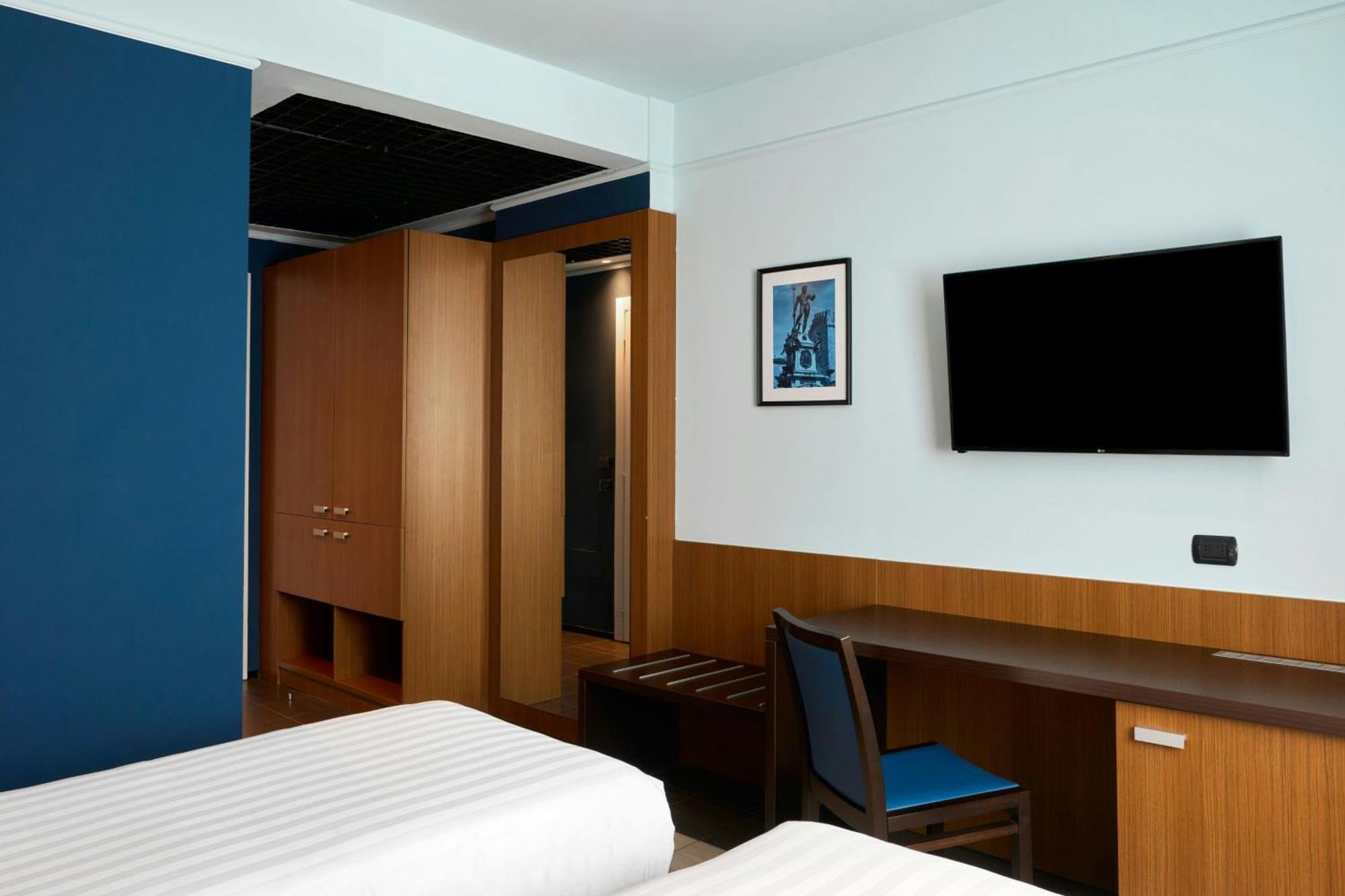 Standard Twin Room Two Single Beds City View