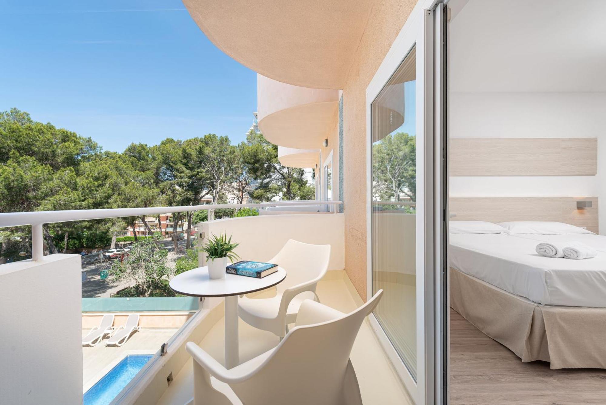 Twin Room Balcony Pool view