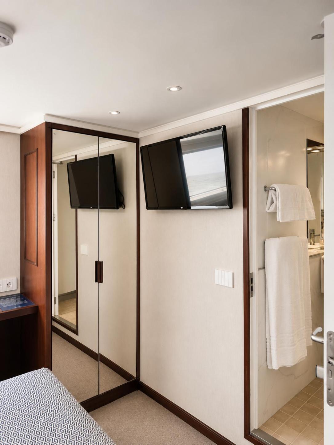 Cabin Room City View