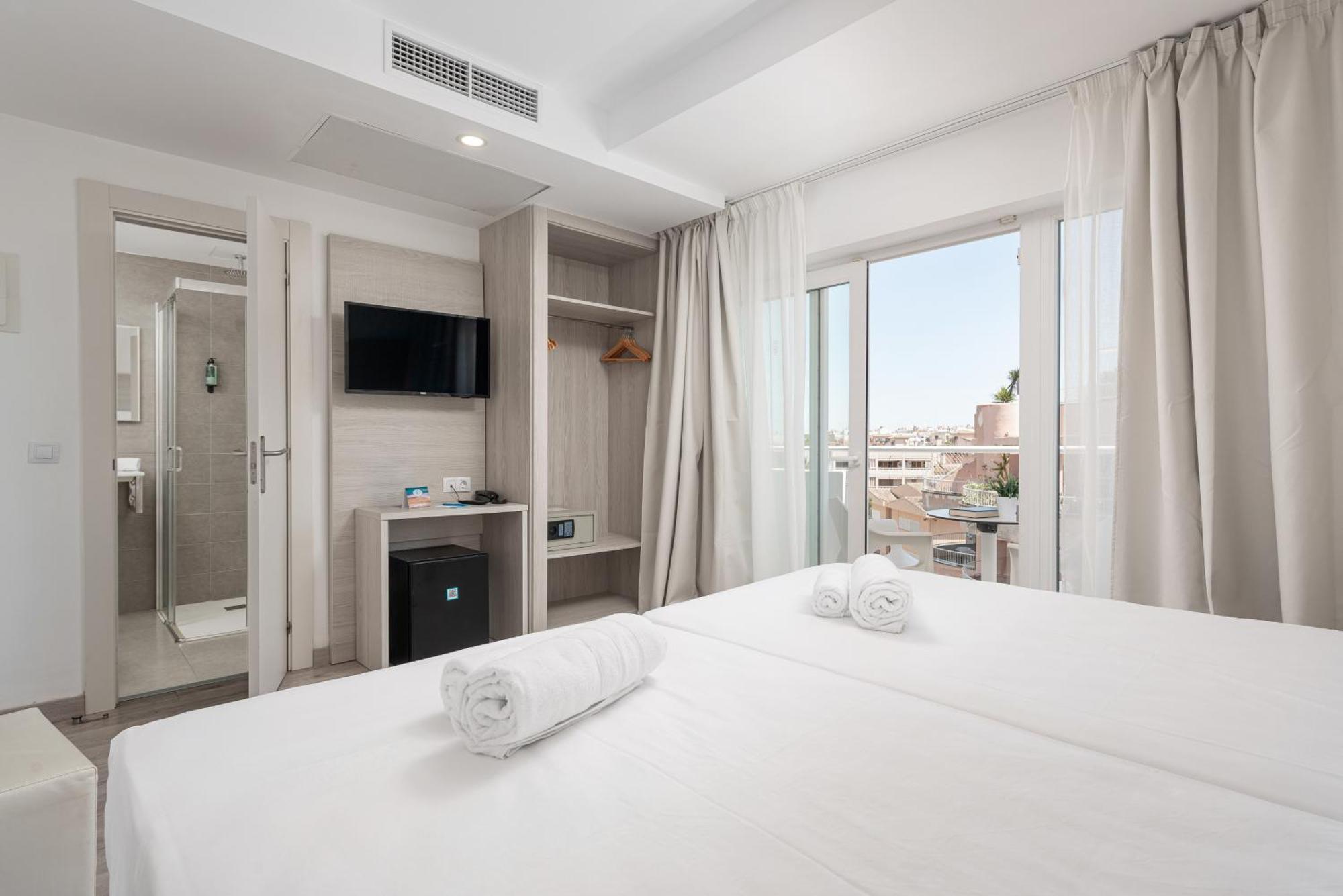 Economy Twin Room Balcony