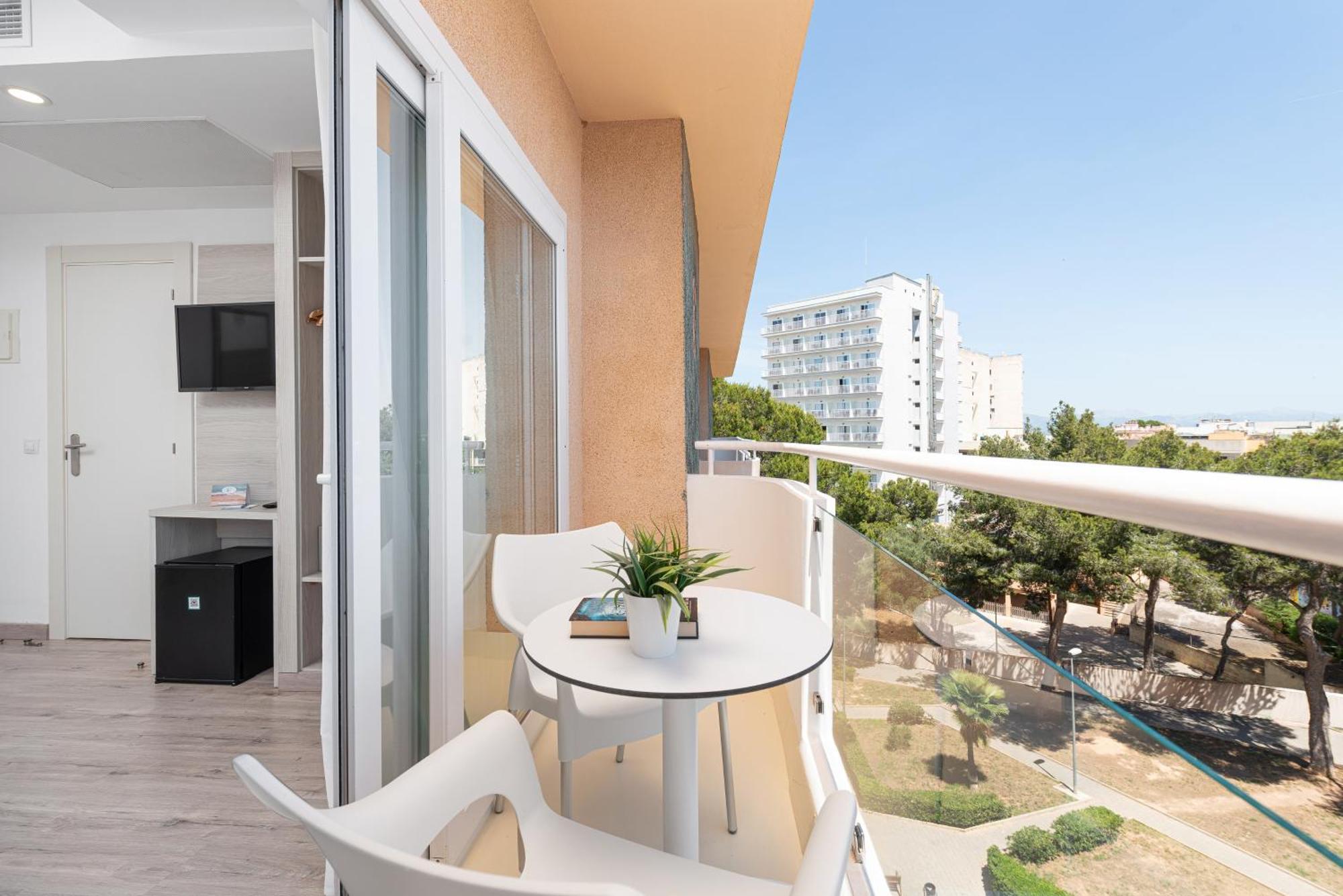 Economy Twin Room Balcony