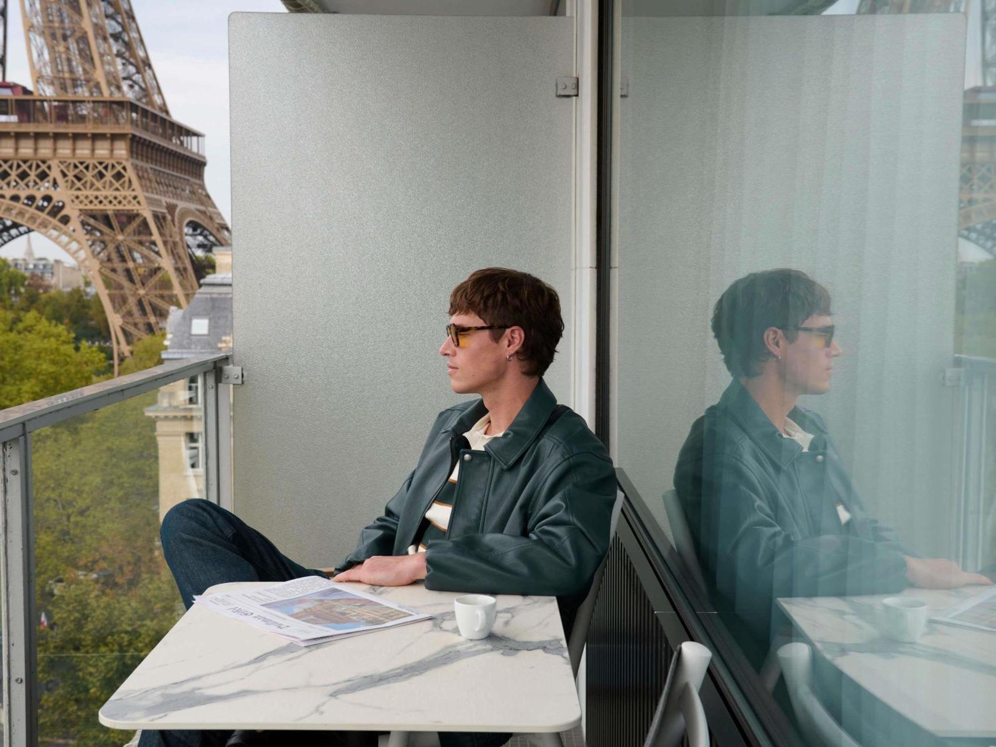 Deluxe King Room Balcony Eiffel Tower View