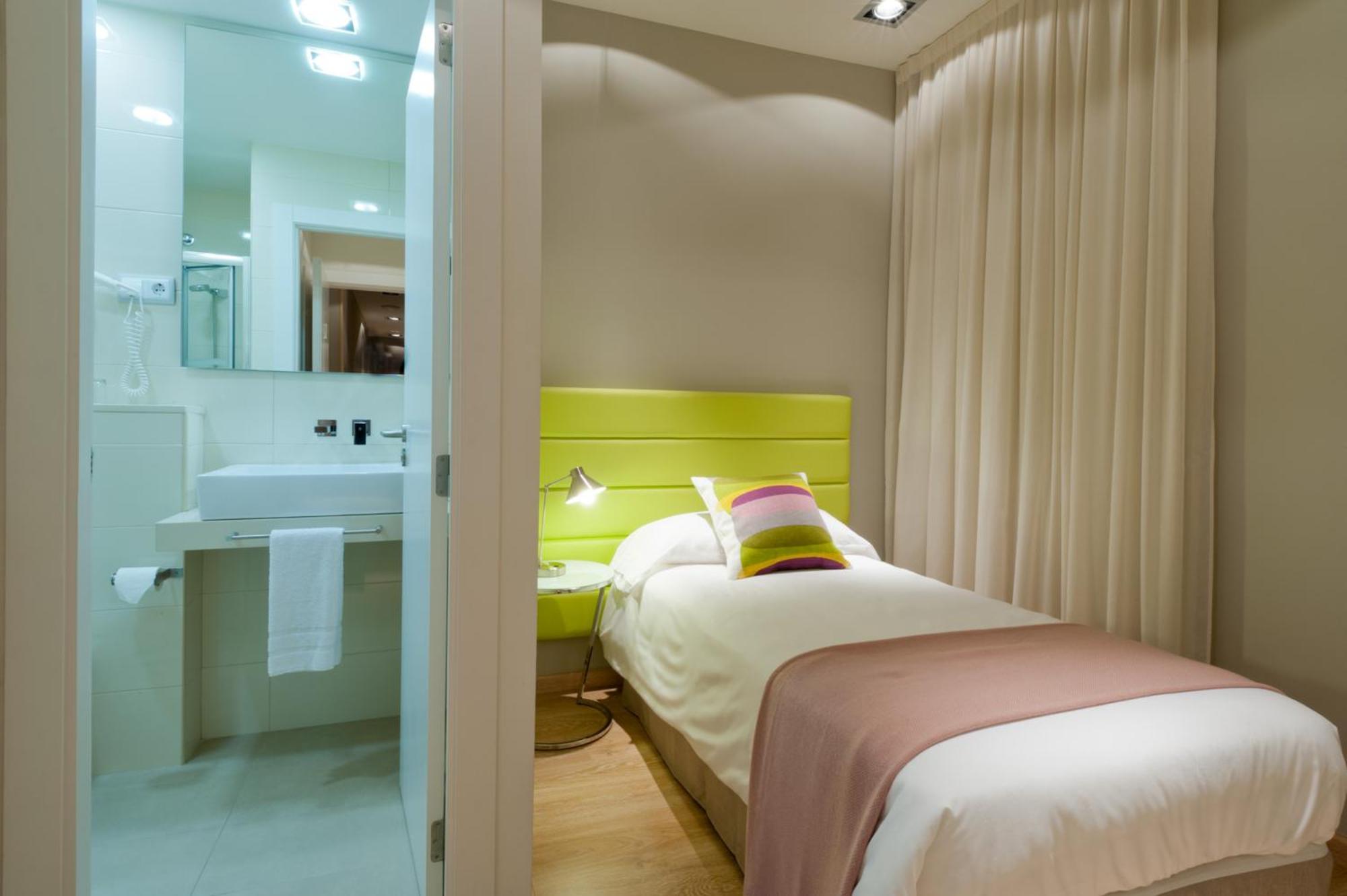 Single Room,395695407:JPEG