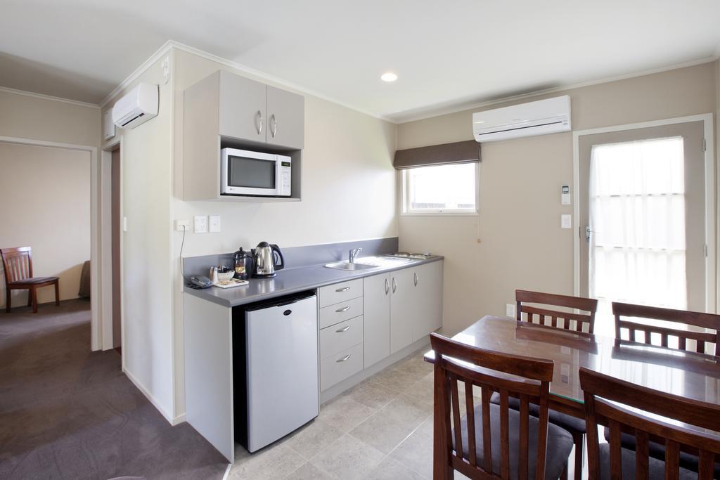 Family Room Shower,992695903:JPEG