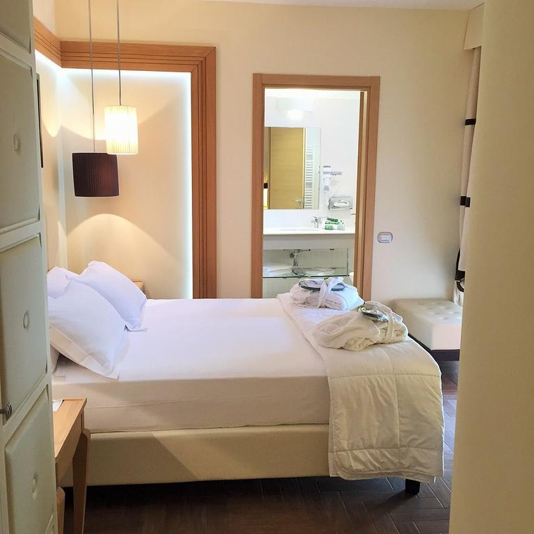 Standard Double Room,196489501:JPEG