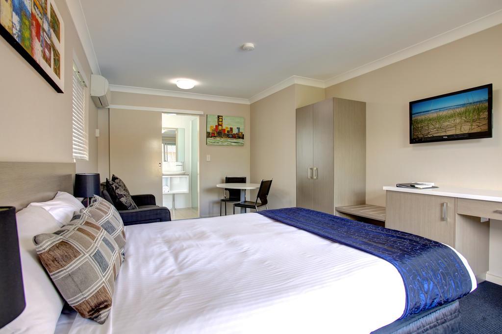 Queen Room with Pool View
