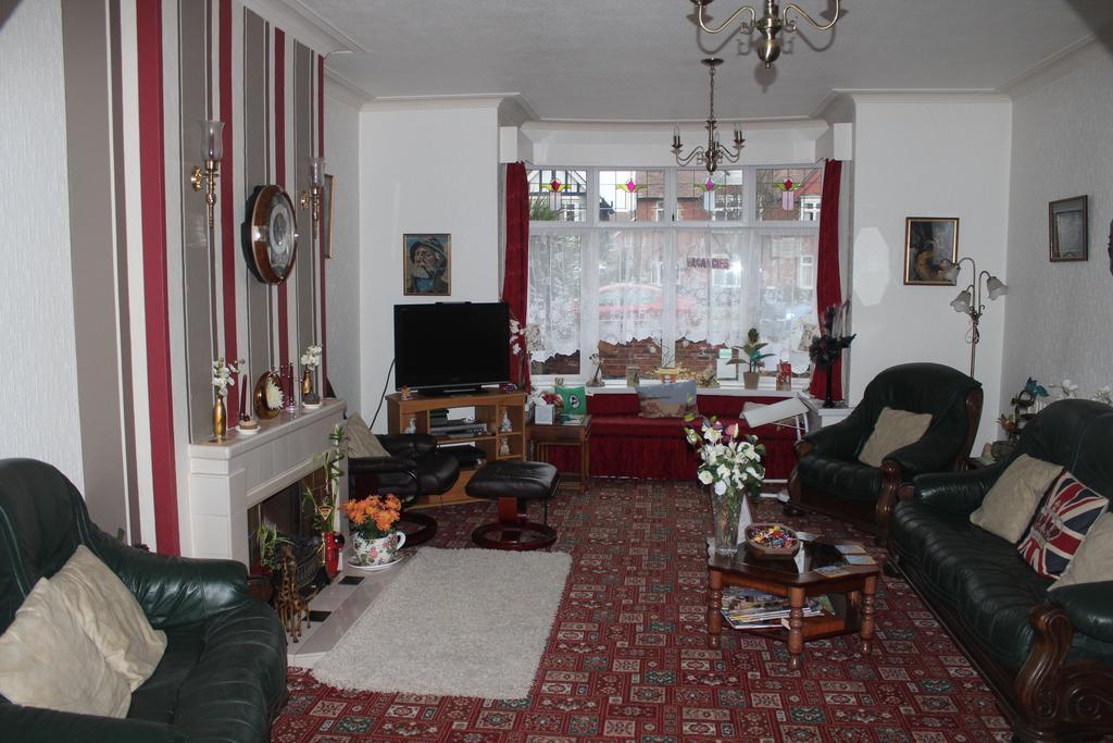 Double Room with Bath (Room 7 on 2nd Floor)