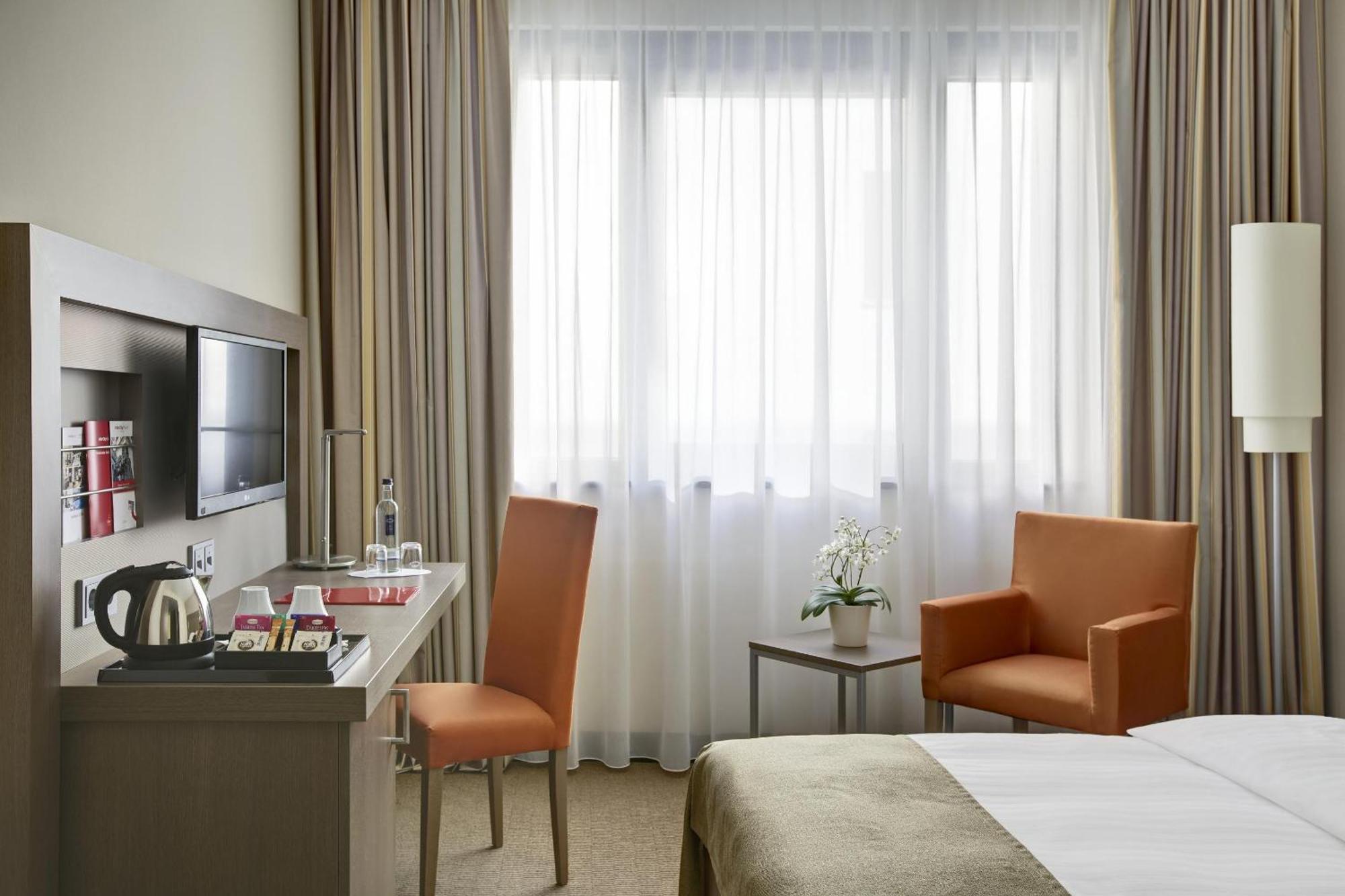 Business Double Room,682484319:JPEG