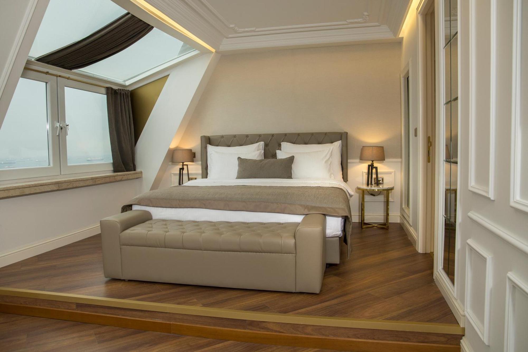 Queen Suite with Sea View