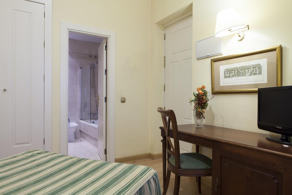 Double or Twin Room,318471577:JPEG