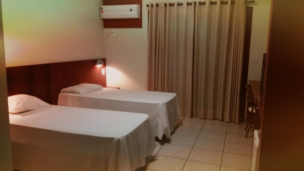 Quarto Deluxe com Cama de Casal ou 2 de Solteiro e Varanda