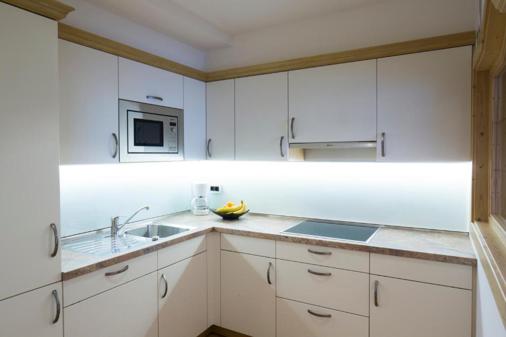One-Bedroom Apartment with Balcony,152963728:JPEG