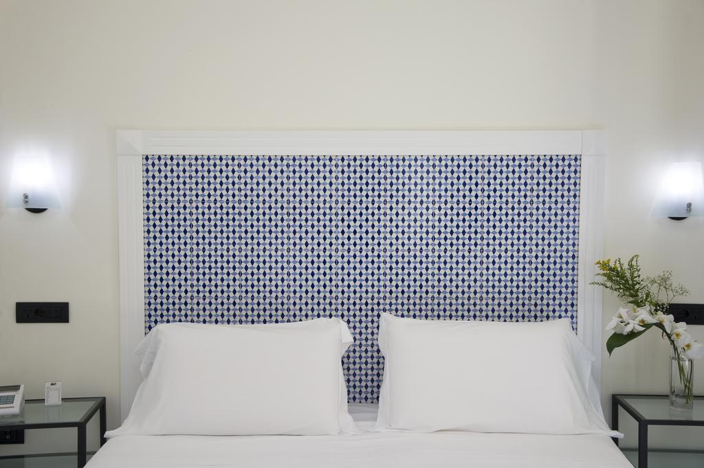 Double or Twin Room Partial Sea View