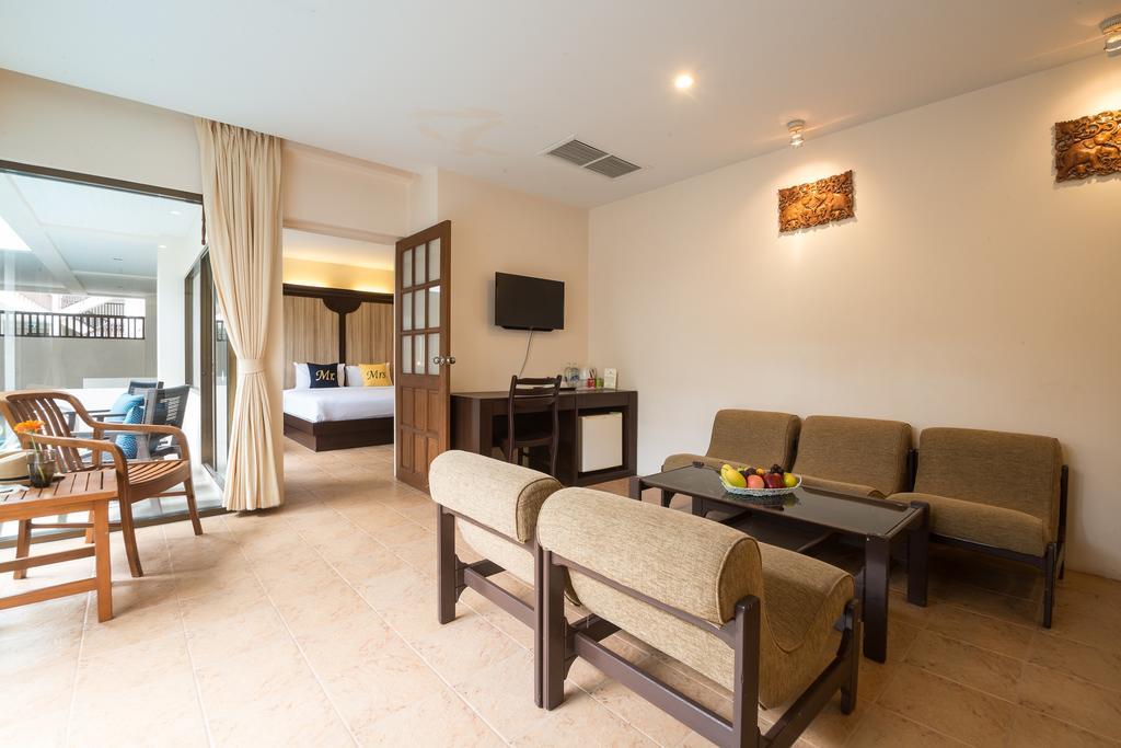 Junior Suite with Pool Access