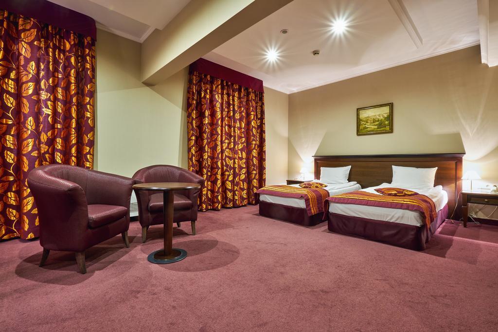 Twin Room - Pool Access