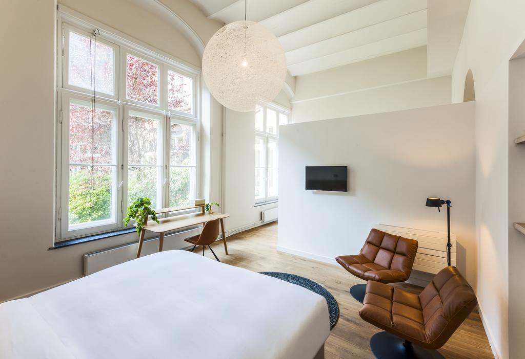 Executive Suite,414941397:JPEG