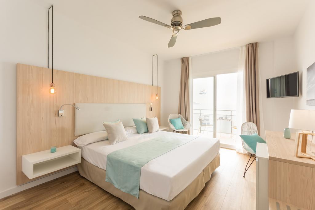 Habitación Doble con vistas al mar y cama supletoria