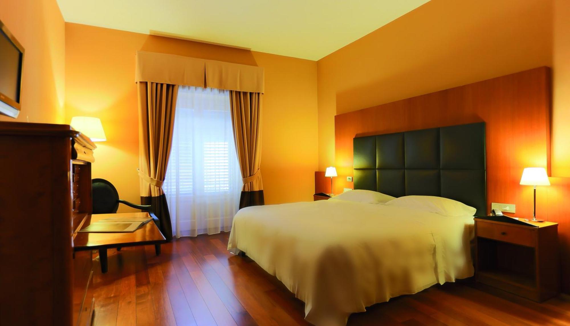 Suite,951587863:JPEG