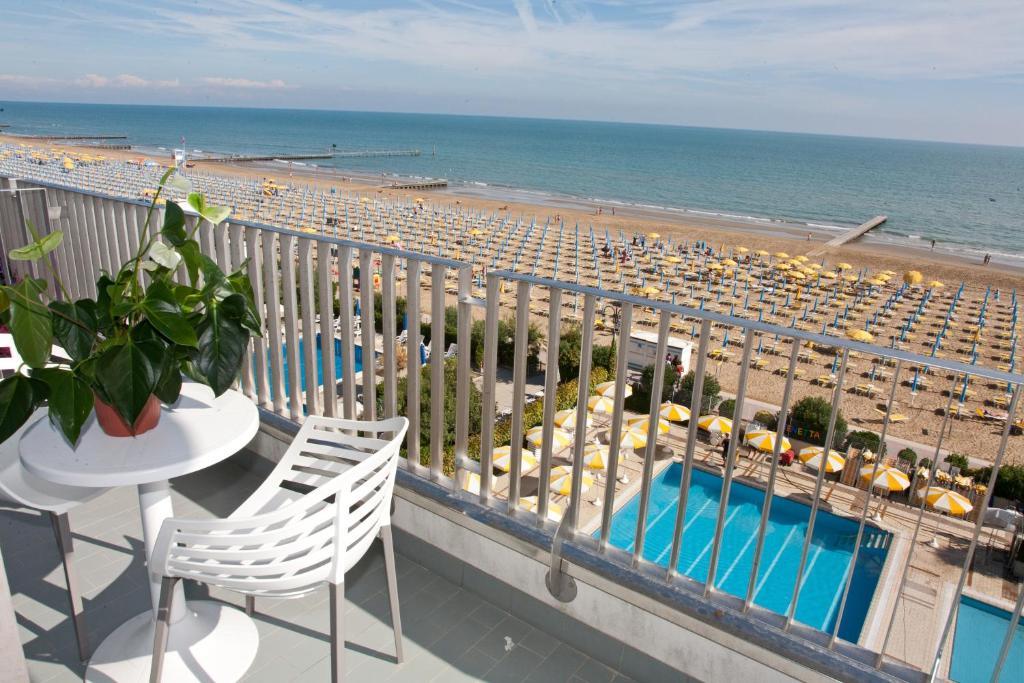 Deluxe Double Room with Frontal Sea View