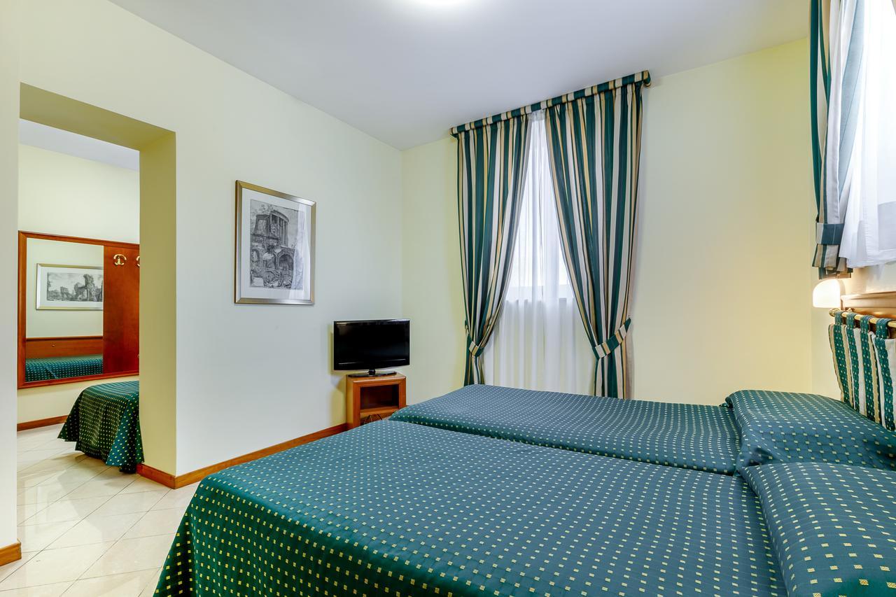 Triple Room,693868251:JPEG