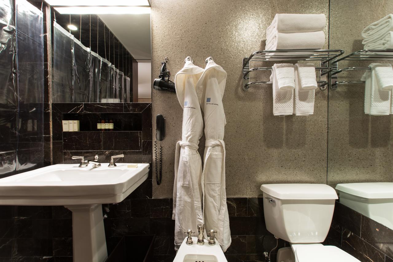 Quarto Luxe com 2 Camas de Casal