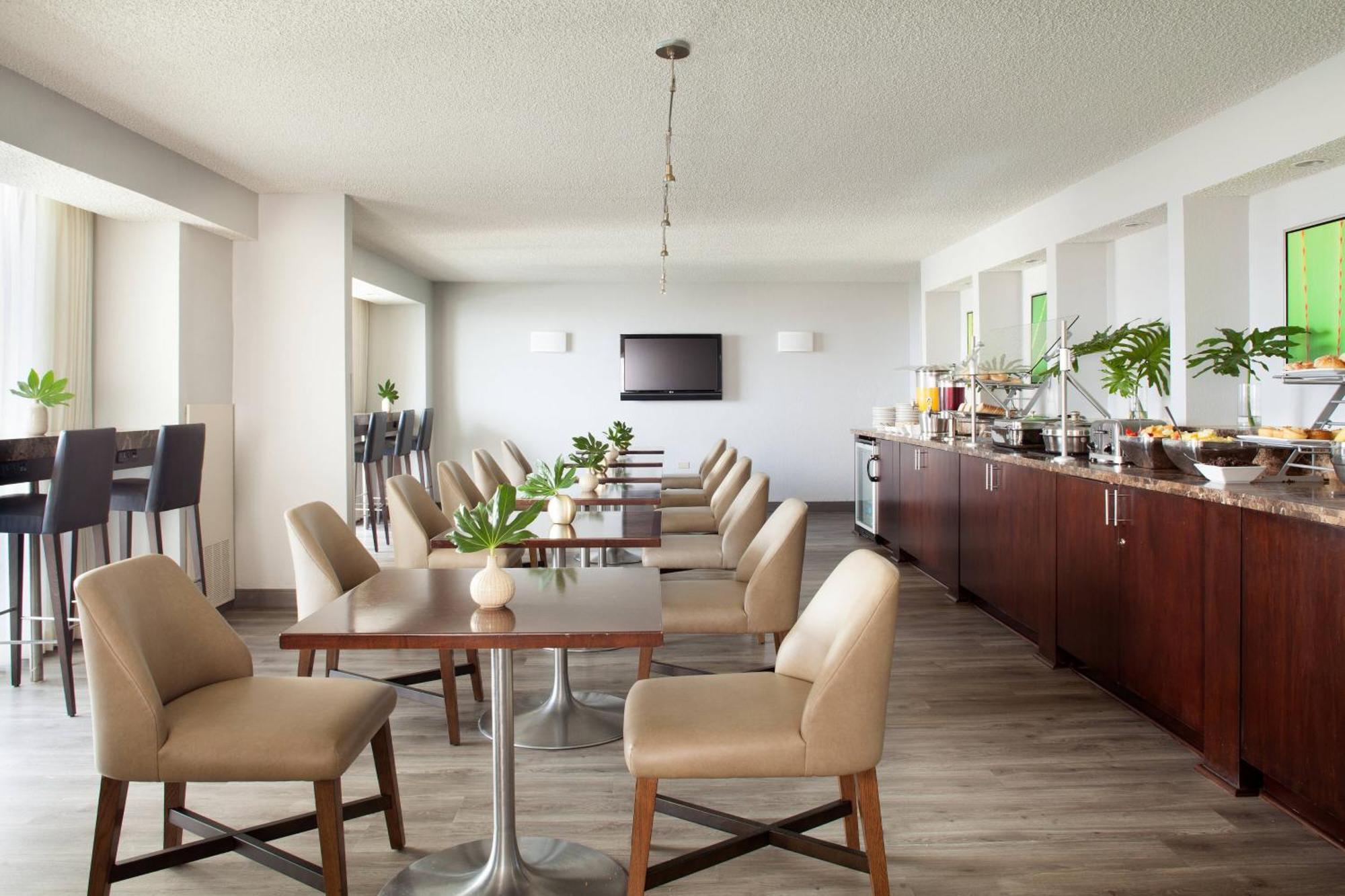 Concierge level, Guest room, 2 Queen, High floor,539201055:JPEG