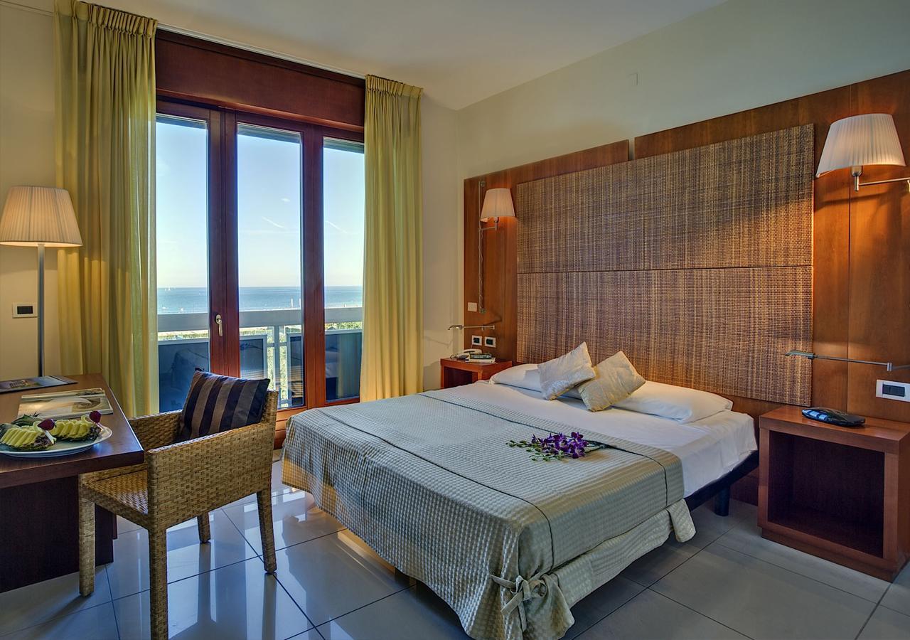 Double Room with Balcony and Sea View,547559922:JPEG