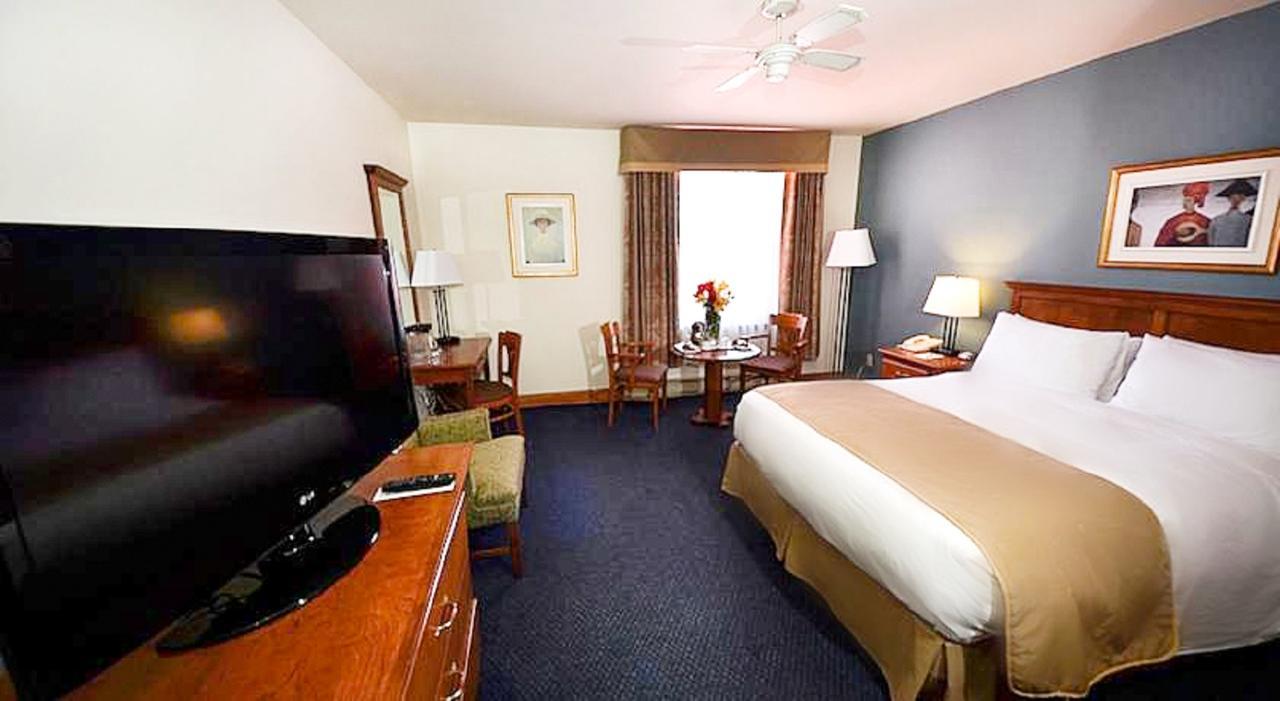 Queen Room with River View,826061153:JPEG
