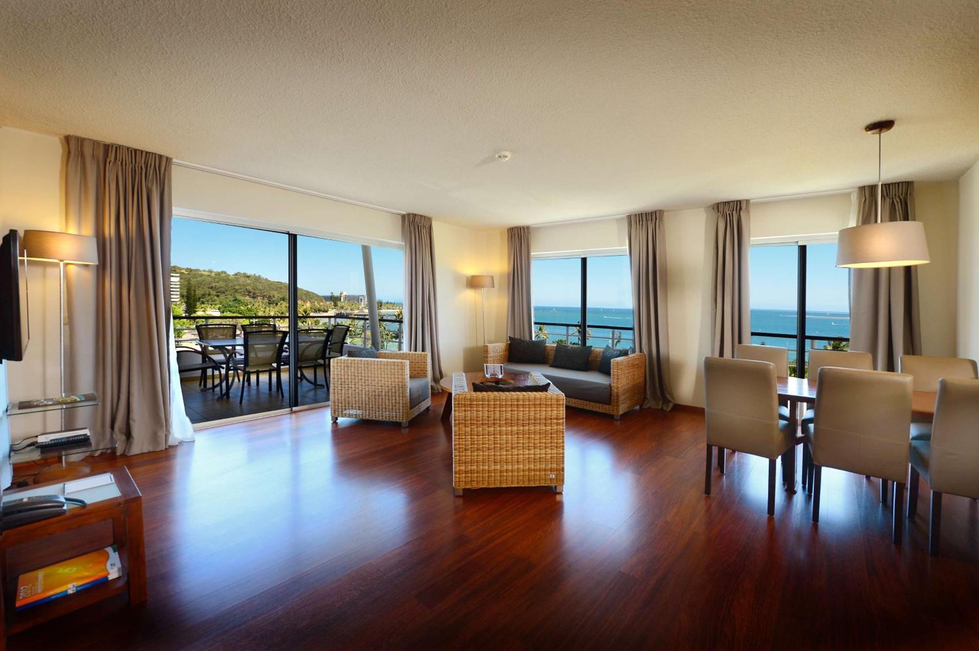 Three-Bedroom Apartment with Ocean View,1557861742:JPEG