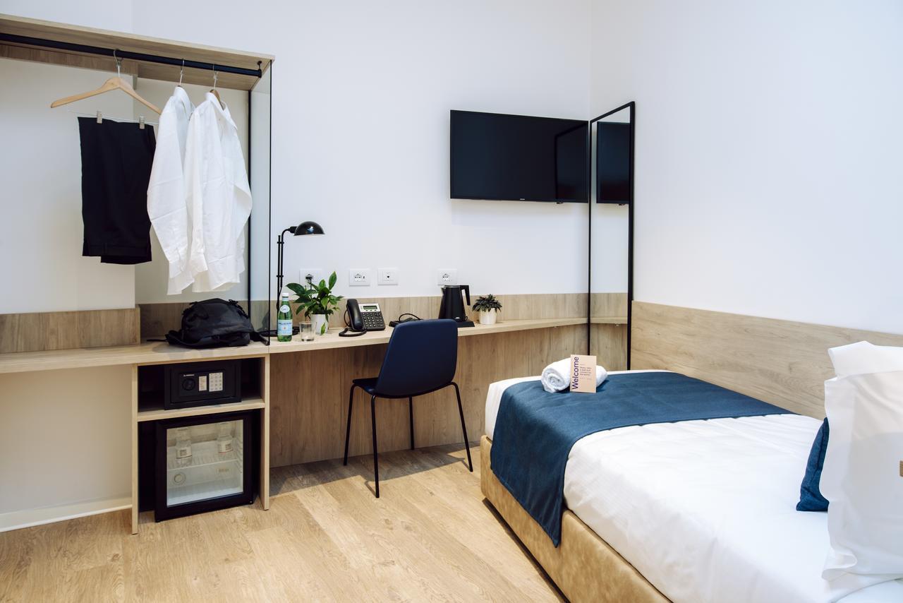 Single Room,631957941:JPEG