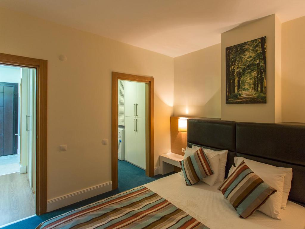Appartement 2 Chambres - Vue Partielle sur Mer