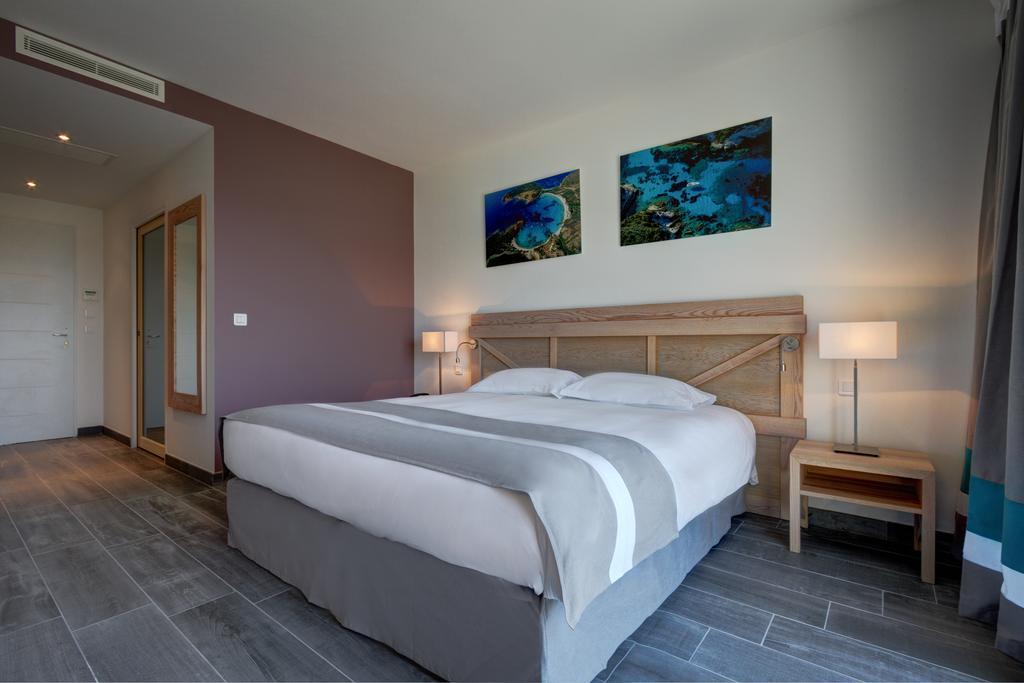 Superior Tweepersoonskamer met 1 of 2 Bedden en Gedeeltelijk Uitzicht op Zee