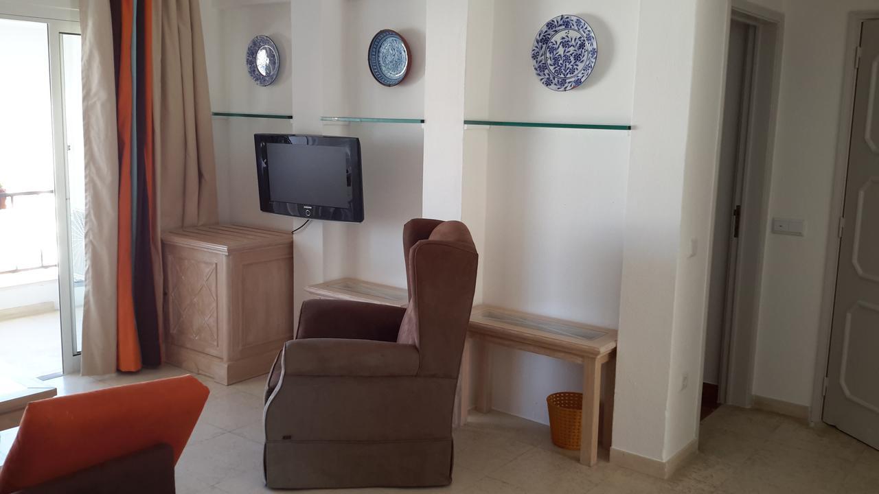 Apartamento de 2 Quartos com Vista Parcial do Mar