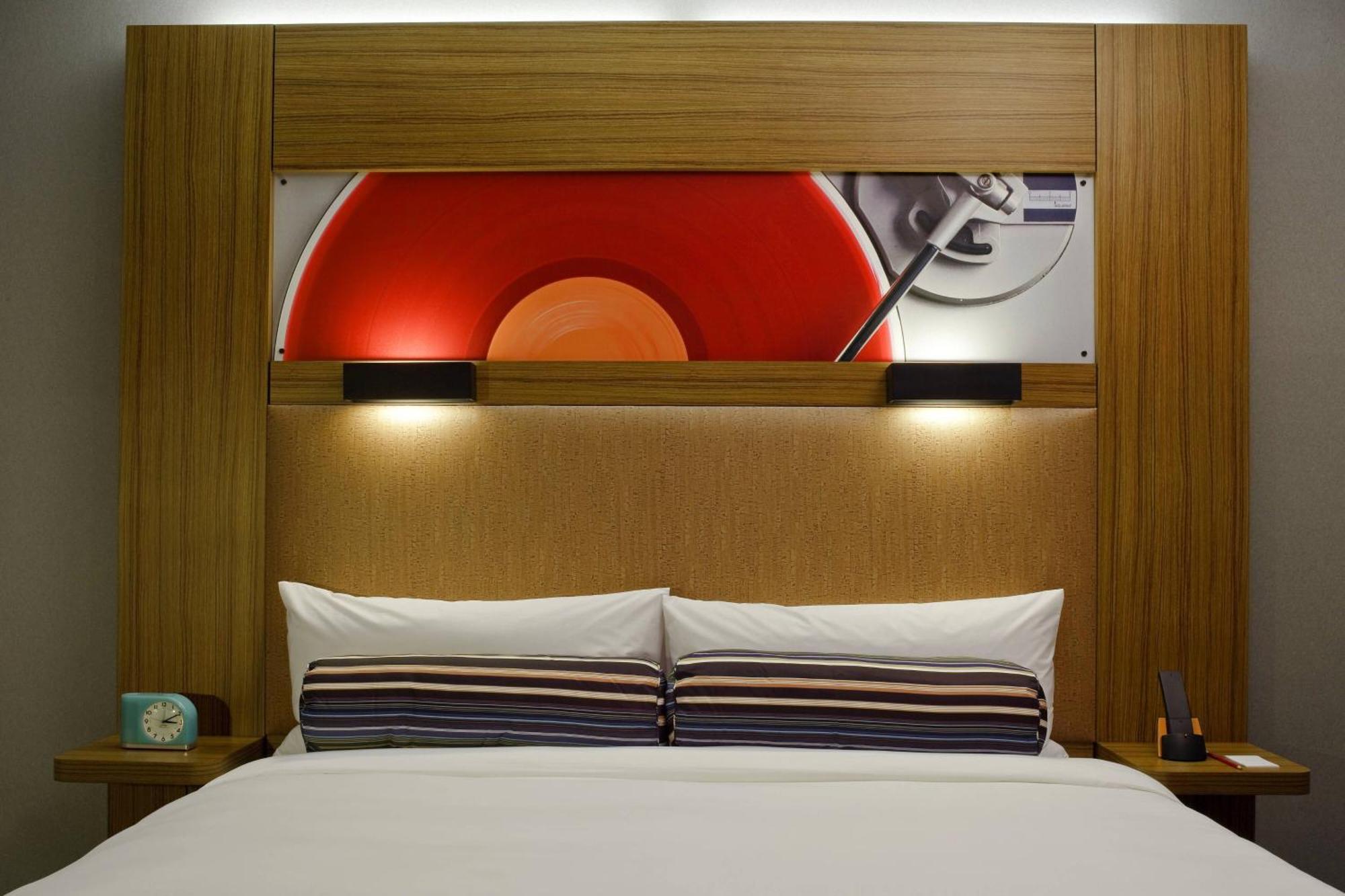 Aloft Kamer met 1 Kingsize Bed