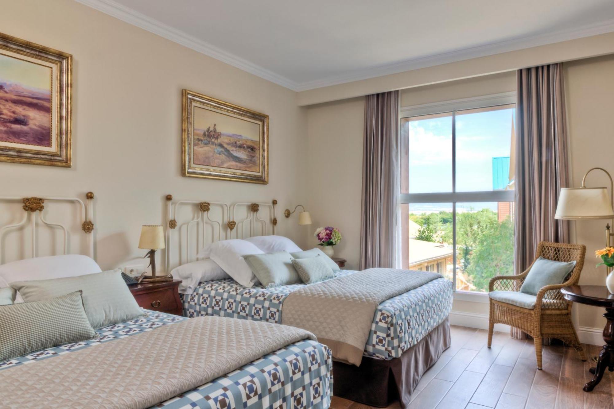 Superior Callaghan Room Access to PortAventura Park 1 ticket to Ferrari Land,683297256:JPEG