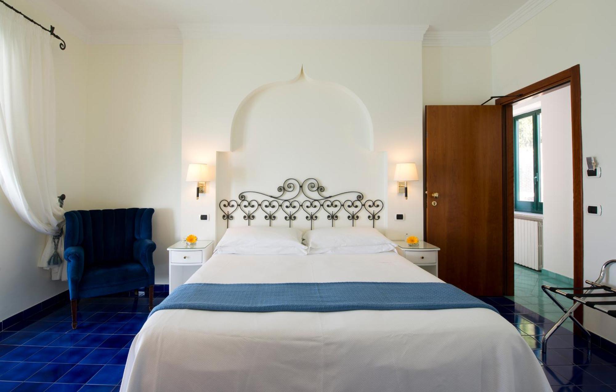 Deluxe Double or Twin Room Spa Bath