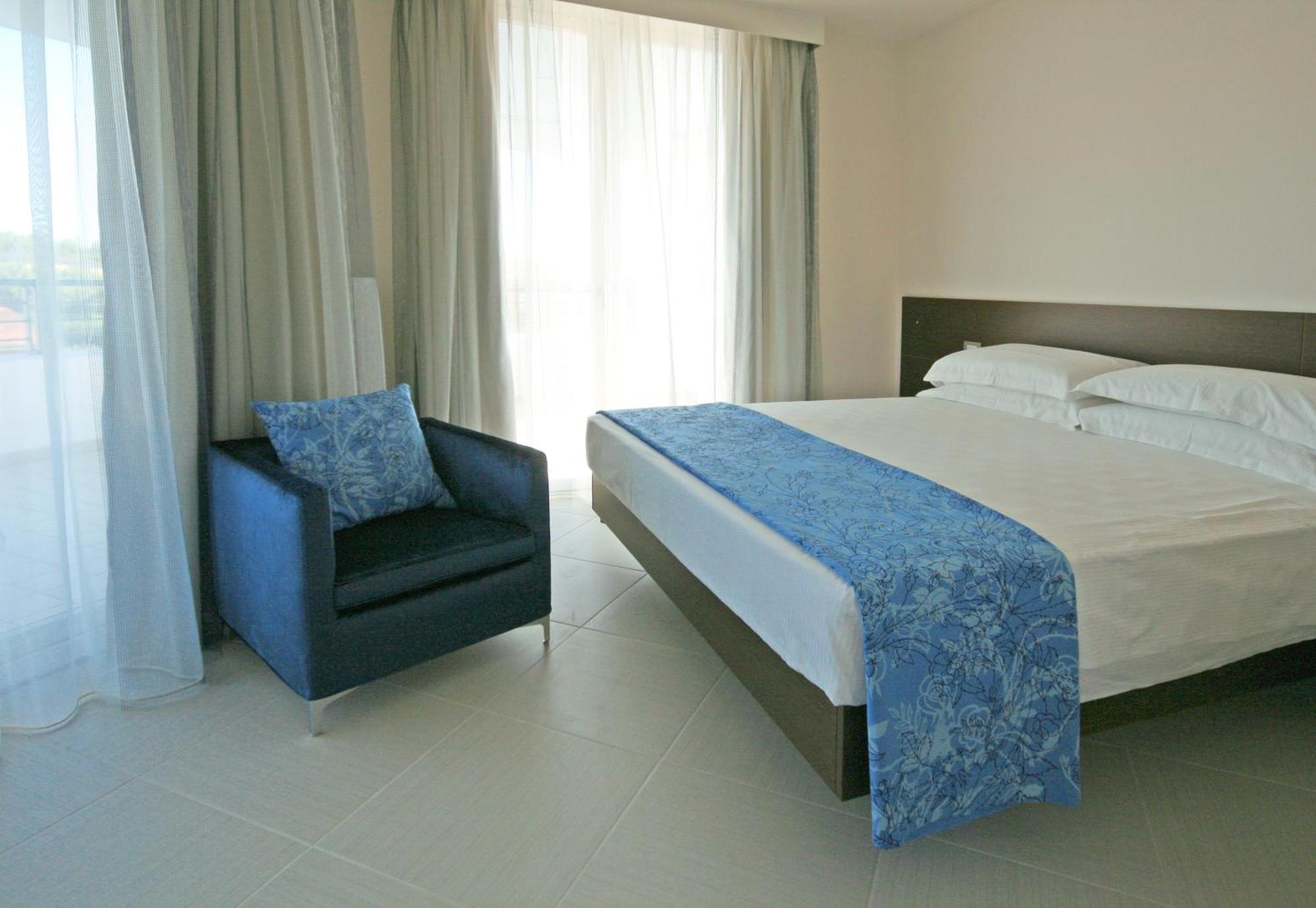 Double or Twin Room with Spa Access,693966996:JPEG