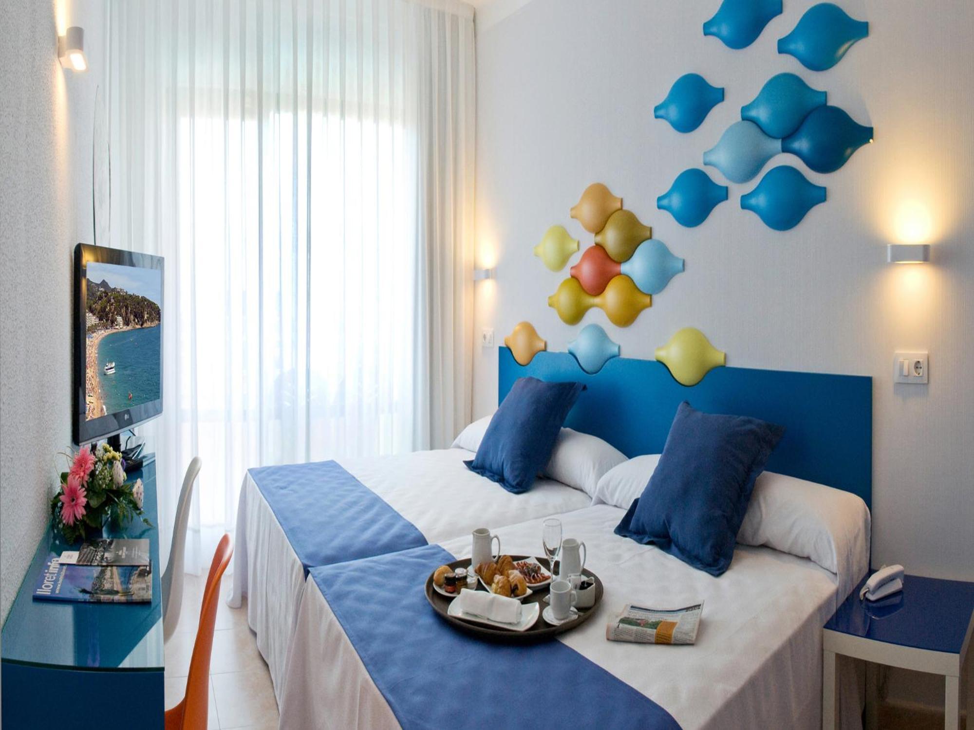 Tweepersoonskamer met 1 Tweepersoonsbed of 2 Aparte Bedden (2 Volwassenen + 1 Kind)