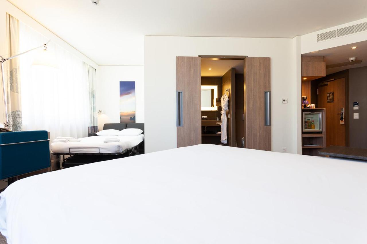 Executive Queen Kamer met Bank
