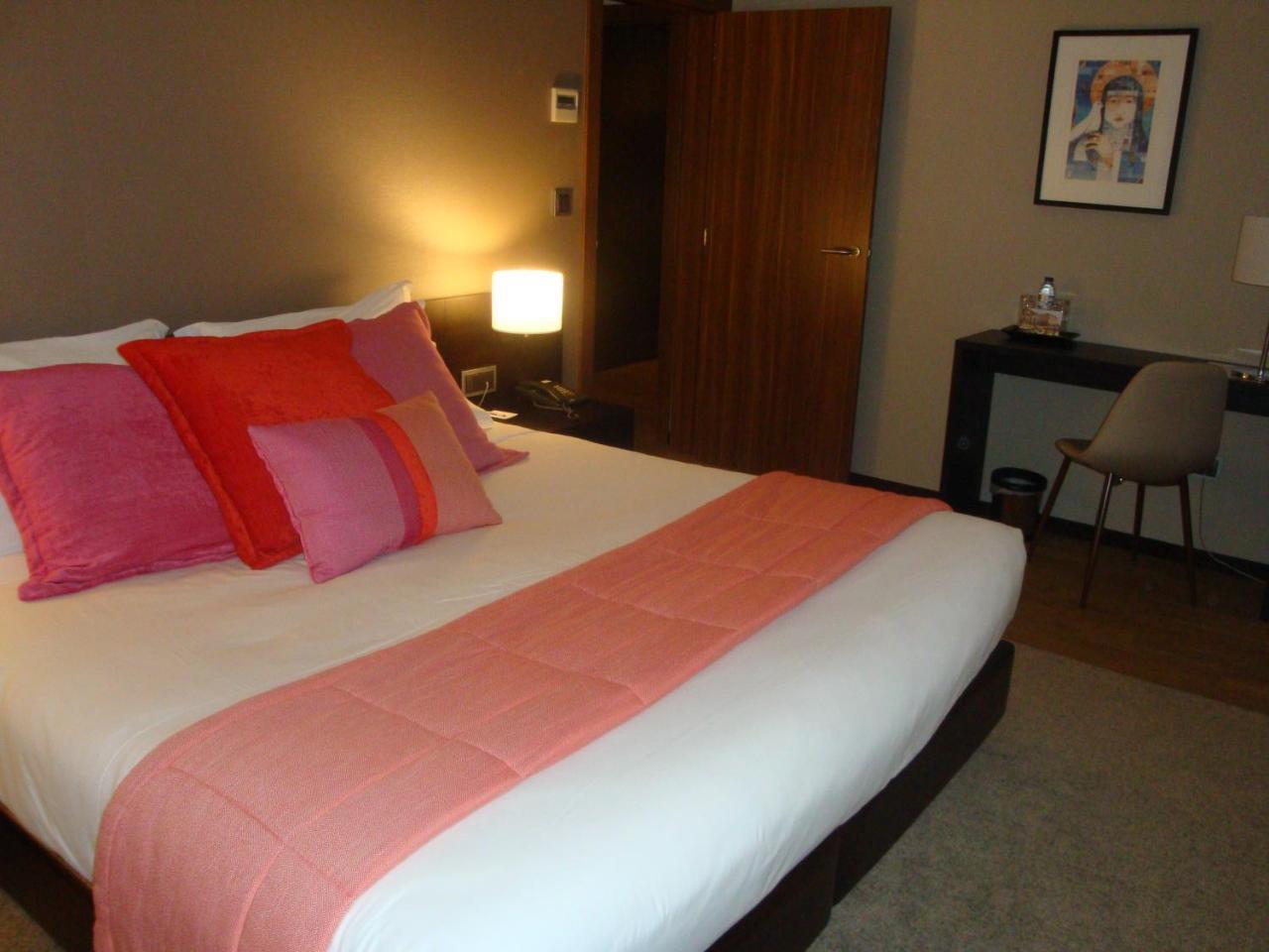Suite with City View,744511927:JPEG
