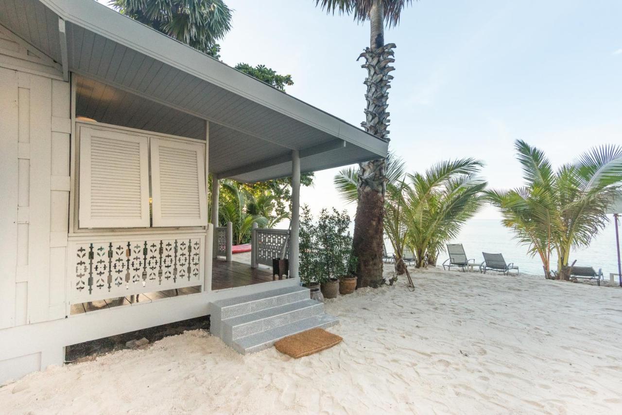 Villa situada frente a la playa