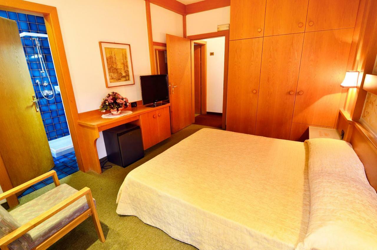 Economy Double or Twin Room,830121683:JPEG