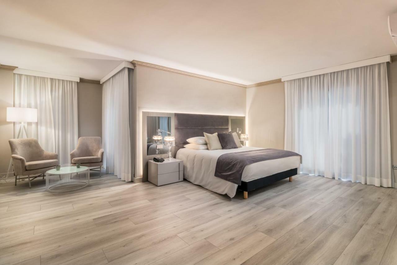 Executive Suite,805969170:JPEG