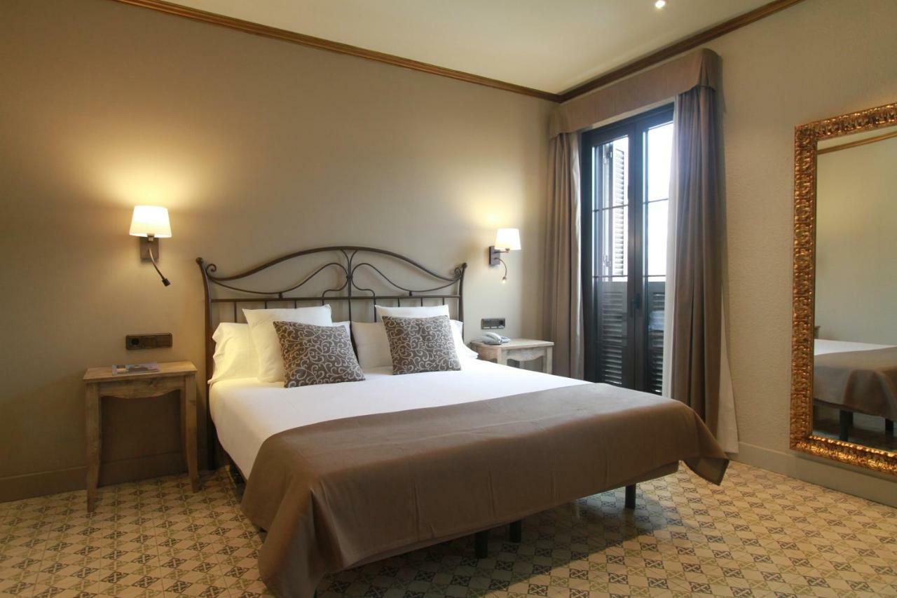 Double or Twin Room with Street View,815629178:JPEG