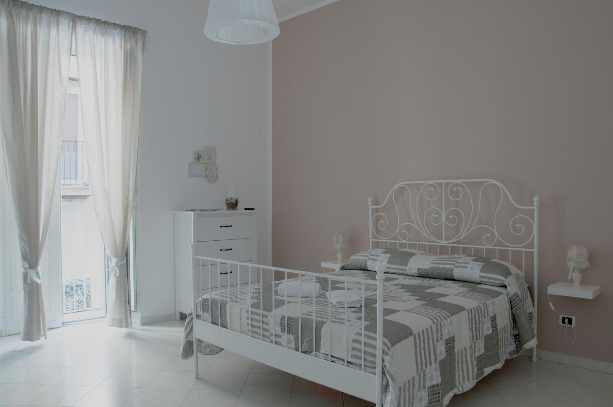 Double Room with Private External Bathroom,822882998:JPEG