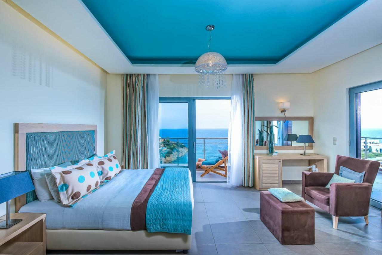 Luxe Tweepersoonskamer met Uitzicht op Zee en Eigen Zwembad