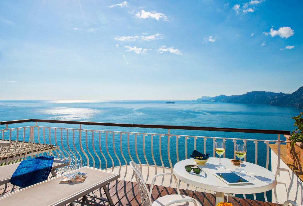 Deluxe Double Room with Balcony and Sea View