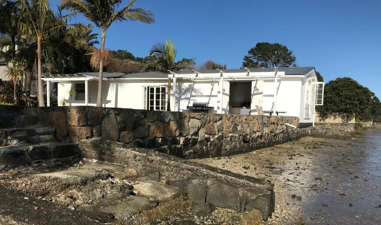 Bungalow Water Front,886242325:JPEG